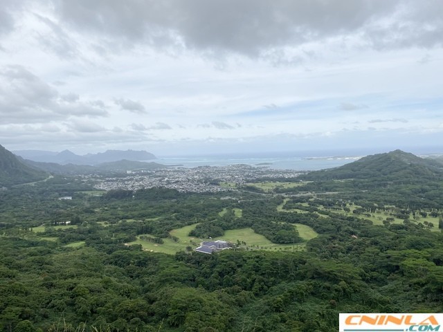 Nuuanu_Pali_Lookout_3_640x480